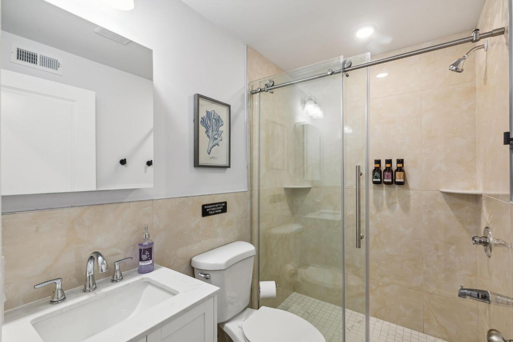 Apartment At Luna At Convention Center *